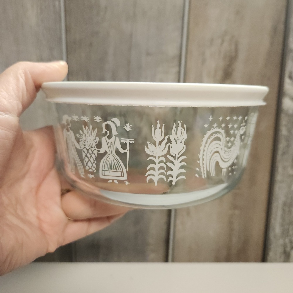 Pyrex Amish Butterprint Clear Glass 4 Cup Storage Bowl with Lid White Farm Scene